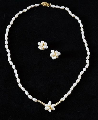 null 14K GOLD PEARLS SET
Set made up of a pair of earrings and a necklace in 14K...