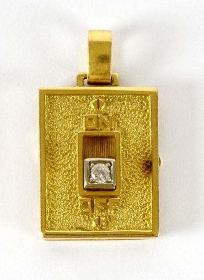 null 18K GOLD DIAMOND PENDANT
18K yellow gold pendant, set with a central diamond....