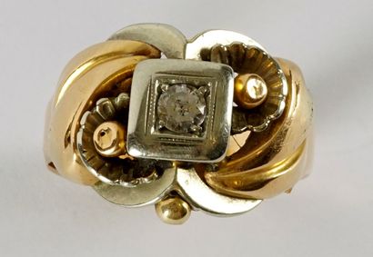null BRILLIANT RING
Ring in plated gold, setting a simili brilliant in its center.
Gross...