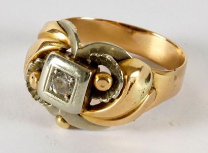 null BRILLIANT RING
Ring in plated gold, setting a simili brilliant in its center.
Gross...