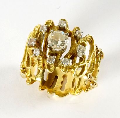 null 18K YELLOW GOLD DIAMONDS RING
Hinged opening ring in 18K yellow gold with motifs,...