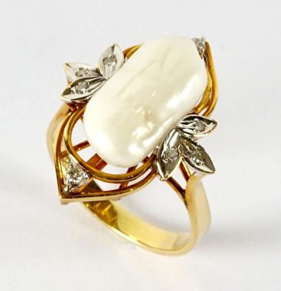 null 14K GOLD, PEARL DIAMONDS RING
14K yellow and white gold ring, setting a large...