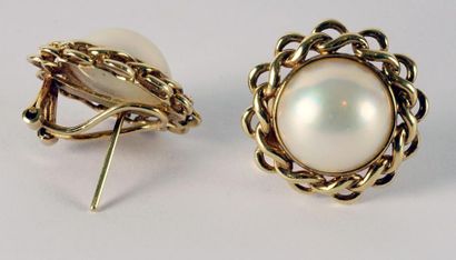 null PARURE OR 14K
Lot composé d'une paire de boucles d'oreilles en or jaune 14K,...