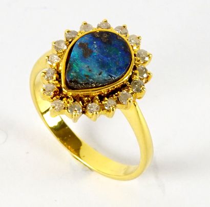 null GILTED METAL, OPAL, DIAMONDS RING
Gold-plated gold metal ring, setting an opal...