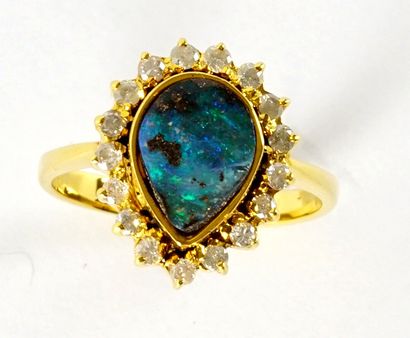 null GILTED METAL, OPAL, DIAMONDS RING
Gold-plated gold metal ring, setting an opal...