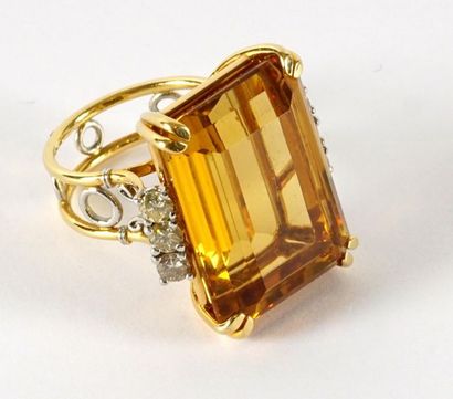 null 18K GOLD, CITRINE DIAMONDS RING
18K yellow gold ring, composed of a citrine...