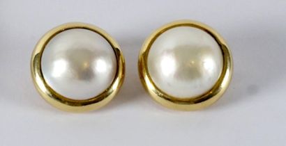 null 14K GOLD MABÉ PEARLS EARRINGS
Pair of earrings made of mabé pearls with clip...