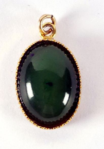 null 10K GOLD SERPENTINE PENDANT
10K yellow gold pendant, set with a green seprentine...