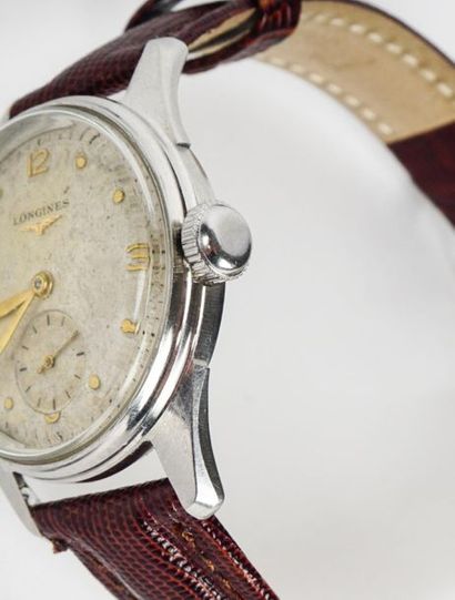 null LONGINES
Longines antimagnetic watch with manual winding, 1940's
Dial with round...