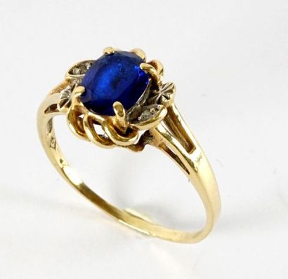 null 10K GOLD SPINEL RING
10K gold ring, set with a synthetic spinel.
Weight: 5.20...