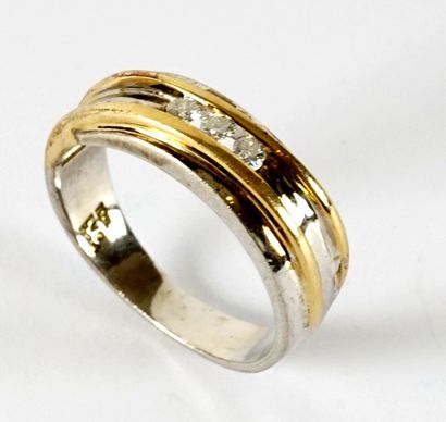 null SILVER, 10K GOLD DIAMONDS RING
Silver and 10K yellow gold ring, setting 3 diamonds...