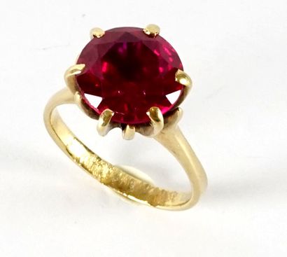 null 10K GOLD RUBY RING
10K yellow gold ring, setting a round synthetic verneuil...