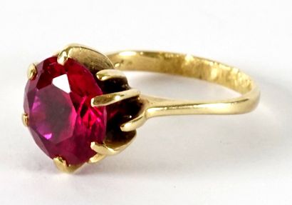 null 10K GOLD RUBY RING
10K yellow gold ring, setting a round synthetic verneuil...