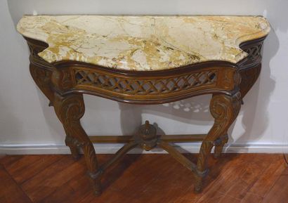 null CONSOLE, DE STYLE LOUIS XV
Console, de style Louis XV en bois sculpté dont les...