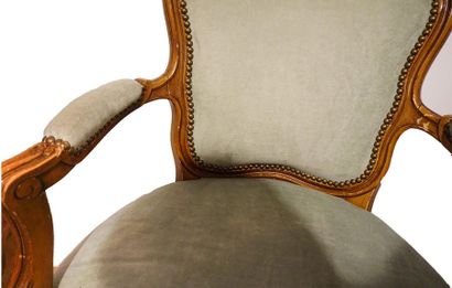null CABRIOLET, LOUIS XV STYLE
Louis XV style Cabriolet armchair with curved legs
H...