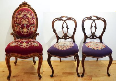 null DE STYLE LOUIS XV
Chaise de style Louis XV en bois, dossier et siège brodé à...