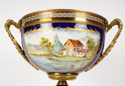 null SÈVRES'', PORCELAIN
Porcelain bowl in the style of ''Sèvres'' decorated with...