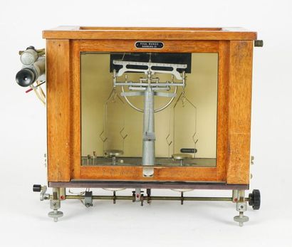 null PAUL BUNGE
Analytical balance by Paul Bunge, Hamburg 1923 made of glass and...