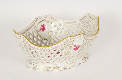 null PORCELAIN, HEREND HUNGARY
Openwork basket with hand painted floral decoration...
