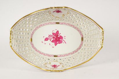 null PORCELAIN, HEREND HUNGARY
Openwork basket with hand painted floral decoration...