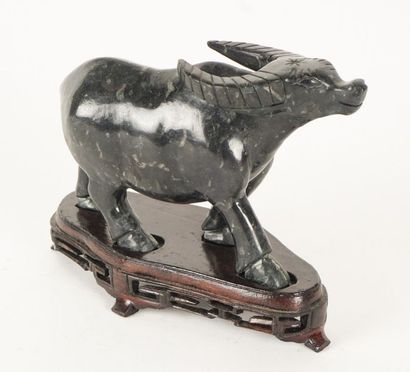 null SERPENTINE
Buffalo in serpentine on its wooden base
H: 14cm - 5.5'' (base included)
L:...