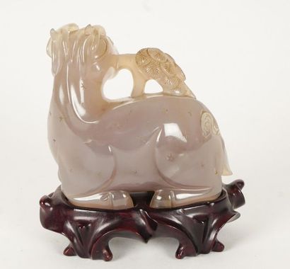 null AGATE
Horse in agate on its wooden base
H: 14cm - 5.5'' (base included)
L: 13cm...
