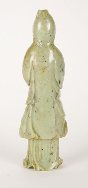 null GUANYIN
Sculpture en pierre dure représentant Guanyin avec rosaire
H: 30cm -...