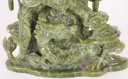 null SERPENTINE
Stèle en serpentine décorée de dragons
H: 18cm - 7''
L: 19cm - 7...