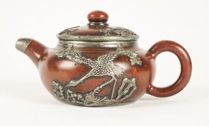 null TEAPOT
Clay teapot covered with a metal decoration representing birds
H: 5cm...