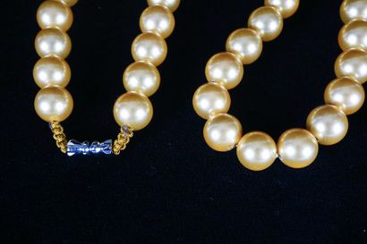 null COLLIER DE PERLES
Collier de perles dorées des mers du sud
L : 53cm – 21’’