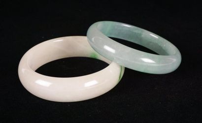 null JADEITE
Pair of jadeite bracelets
D: 7cm - 3''