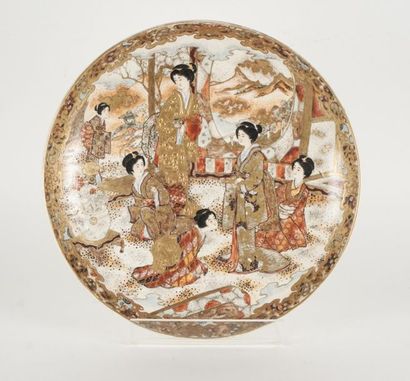 null FAIENCE, JAPAN
Large Satsuma faience dish, decorated with young women. Japan,...