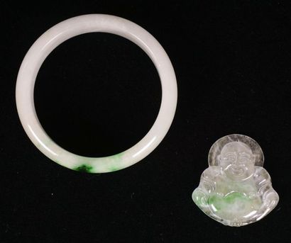 null JADEITE
Jadeite set comprising:
1 pendant representing buddha
1 bracelet, D:...