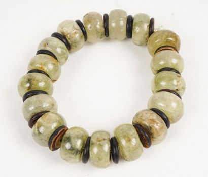 null SERPENTINE
Serpentine and wood bracelet
Circumference: 23cm - 9''

Another wooden...