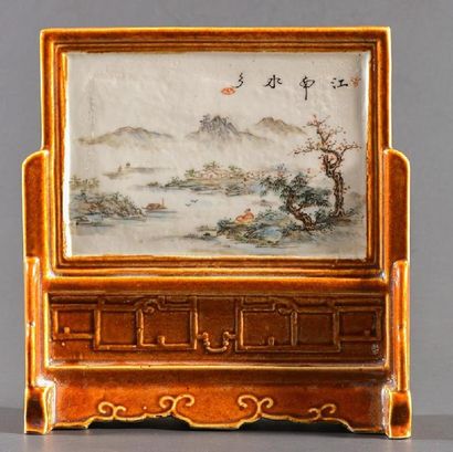 null CHINA
Polychrome enamelled porcelain table screen with lake decor on a background...