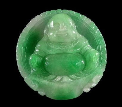 null CHINE
Pendentif en jadeite représentant le Bouddha rieur. Chine.
D : 5.5cm –...