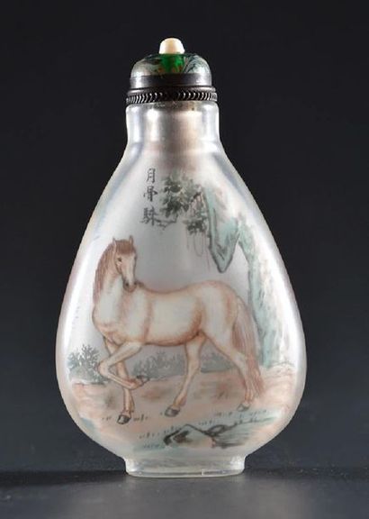 null CHINE
Tabatière en verre peint à l'intérieur avec un décor de cheval dans la...