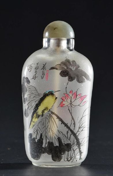 null CHINA
Glass snuff bottle painted inside with a decor of flowers, foliage, birds...