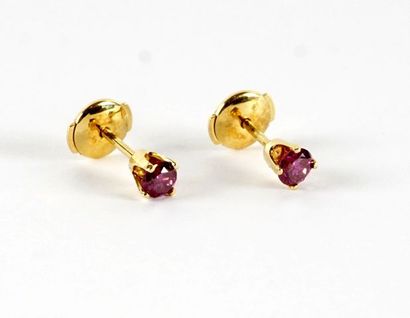 null 14K GOLD DIAMONDS EARRINGS
Pair of 14K yellow gold earrings, each set with a...