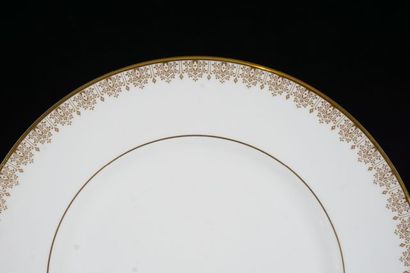 null ROYAL DOULTON
Royal Doulton "Gold Lace" porcelain service, complete for eight...