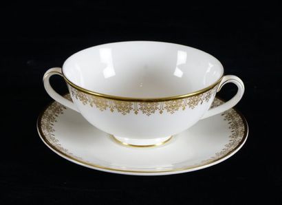 null ROYAL DOULTON
Royal Doulton "Gold Lace" porcelain service, complete for eight...