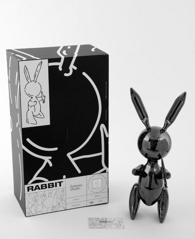 null D'Après Jeff KOONS (1955-) - Éditions studio
Black Rabbit, 1991
Sculpture en...