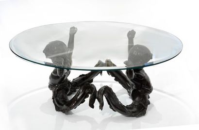 null Table de salon en bronze et verre Putti di Mare à décor de de deux chérubins...