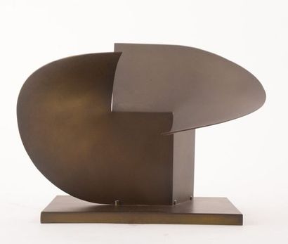 null THIBEAULT, Danielle (1946)
"Ove no 4" (1986)
Patinated brass, unique piece
Signed...