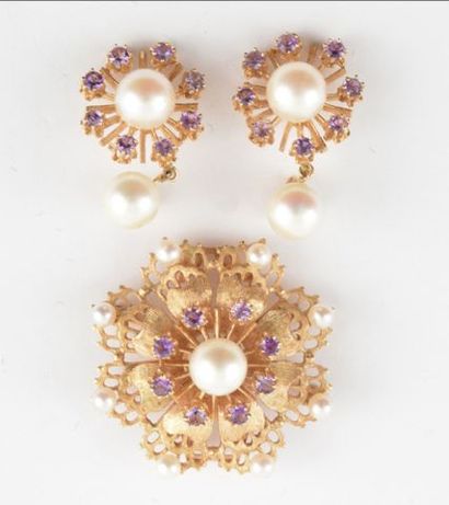 null 14K GOLD SET, QUARTZ PEARLS
Set in 14K yellow gold, including a brooch and a...
