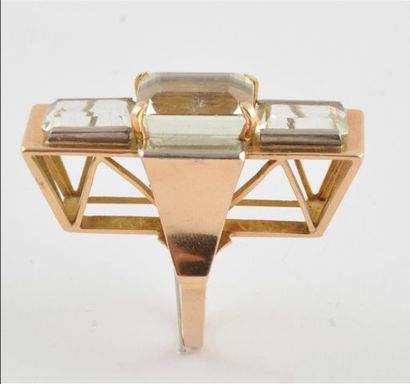 null 14K GOLD QUARTZ RING
Large 14K yellow and pink gold ring set with a central...