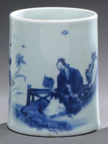 KANGXI (1662-1722) Pot à pinceaux (bitong) en porcelaine à décor « bleu blanc » (qing...