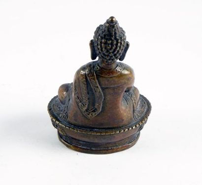 null Ensemble de 7 statuettes en bronze, représentant le Bouddha. 

Chine (style...