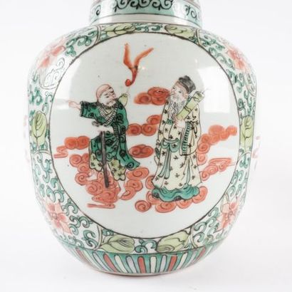 null Paire de pots à gingembre en porcelaine et émaux de la famille verte, à décor...