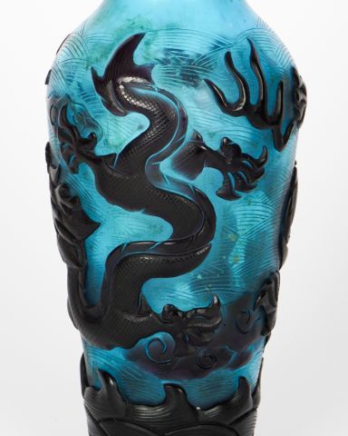 null Vase en verre de Pékin cobalt « Perle de Dragon », marque de règne de Kien.

Chine,...